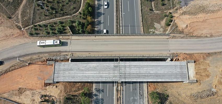 Çayırova Turgut Özal Köprüsü’nde kiriş montajı yapıldı